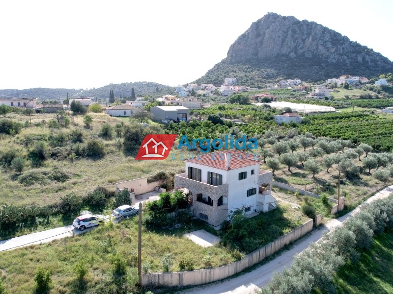 Μονοκατοικία 300 τ.μ. προς πώληση, Αγία Παρασκευή Ασίνης