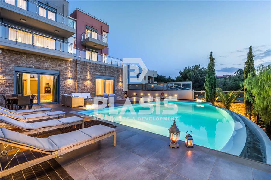 Βίλλα 800 τ.μ. πρός πώληση, Αττική - Υπόλοιπο, Παλαιά Φώκαια