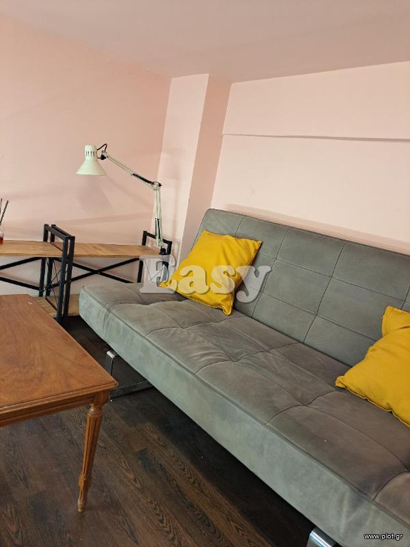 Κατάστημα 60 τ.μ. προς πώληση, Εξάρχεια