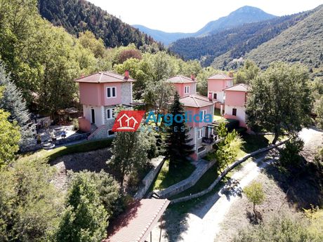 Maisonette 78sqm for sale-Kalavrita » Center