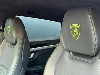 Lamborghini Urus 2022-thumb-5
