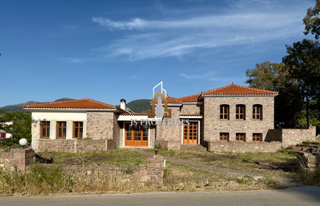 Business bulding 410sqm for sale-Lesvos - Petra