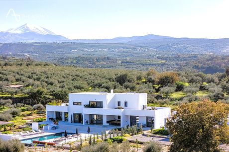 Villa 630sqm for sale-Rethimno