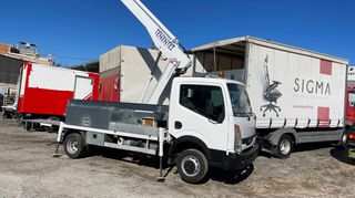 Nissan 2012 CABSTAR-thumb-1