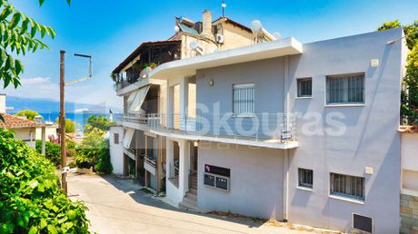 Συγκρότημα διαμερισμάτων 180τ.μ. για πώληση-Αιγιάλεια