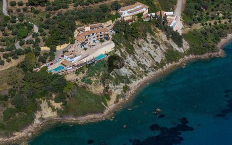 Hotel 20.000sqm for sale-Main Town Area » Xirokastello