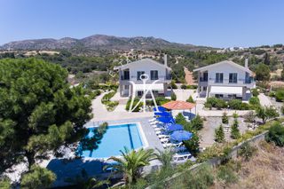 Συγκρότημα διαμερισμάτων 290 τ.μ. για πώληση