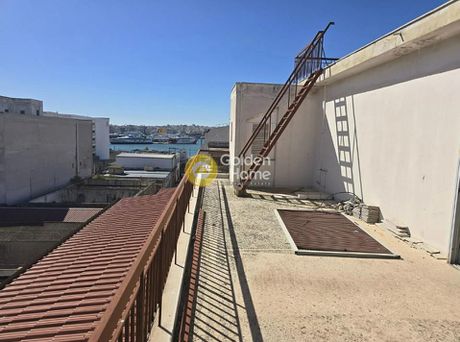 Business bulding 1.000sqm for sale-Port
