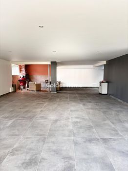 Office 200sqm for rent-Chaidari » Dasos