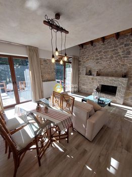 Maisonette 140sqm for rent-Arachova » Kalivia