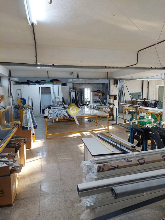 Επιχειρηματικό κτίριο 1.330 τ.μ. προς ενοικίαση, Μηλαδέζα