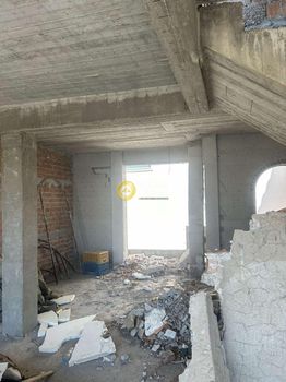 Επιχειρηματικό κτίριο 270τ.μ. για πώληση-Άνω λιόσια » Λίμνη