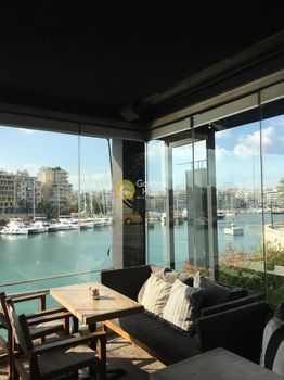 Επιχείρηση 280τ.μ. για πώληση-Φρεαττύδα