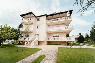 Συγκρότημα διαμερισμάτων 680 τ.μ. για πώληση