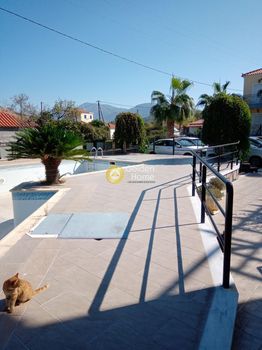 Ξενοδοχείο 1.050τ.μ. για πώληση-Λέσβος - πέτρα