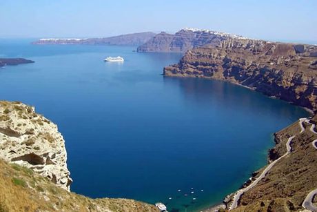 Land plot 2.500sqm for sale-Santorini » Thira