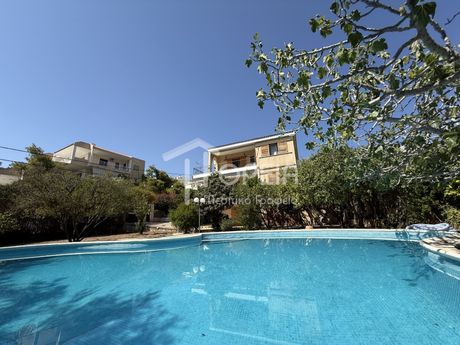 Detached home 280sqm for rent-Saronida
