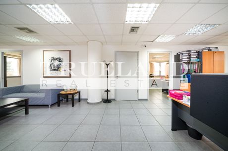 Business bulding 1.280,6sqm for sale-Metamorfosi