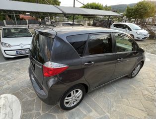 Toyota Verso-S 2014-thumb-14