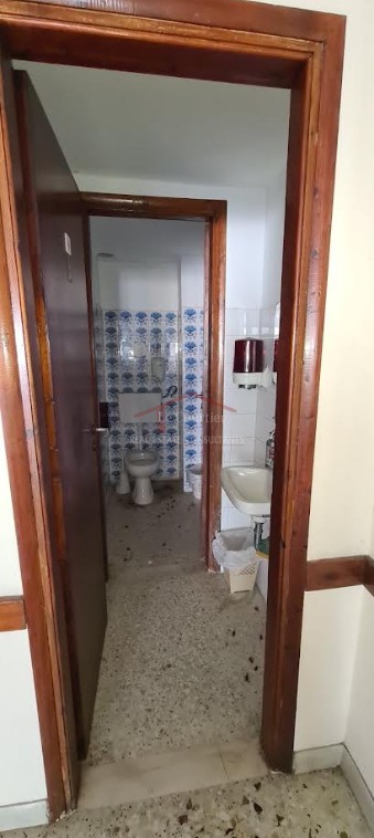 Κατάστημα 180 τ.μ. πρός πώληση, Αττική - Υπόλοιπο, Βίλια