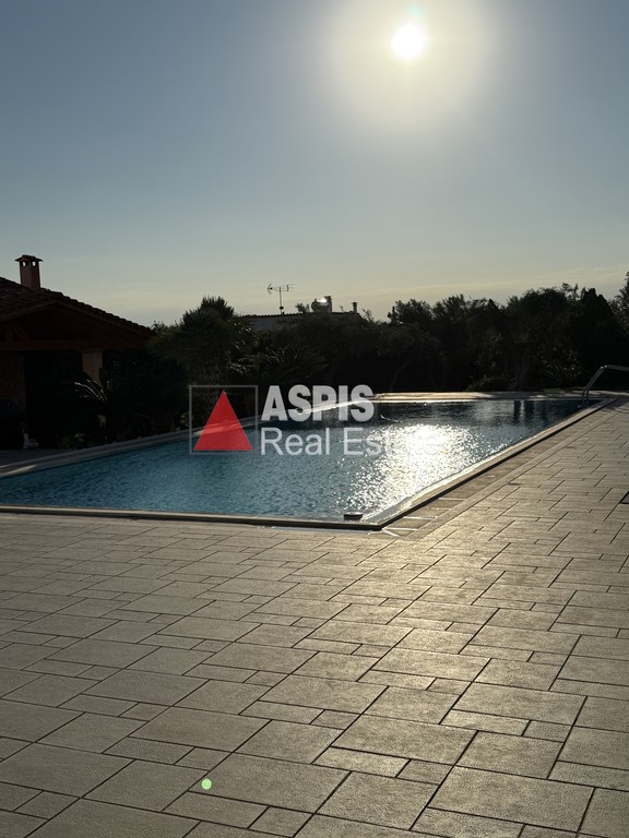 Βίλλα 550 τ.μ. πρός πώληση, Αττική - Υπόλοιπο, Καλύβια Θορικού