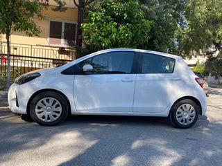 Toyota Yaris 2017-thumb-1