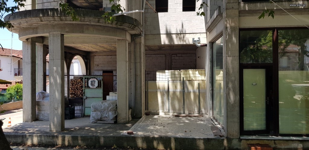 Κατάστημα 90 τ.μ. πρός πώληση, Ν. Καρδίτσας, Μουζάκι
