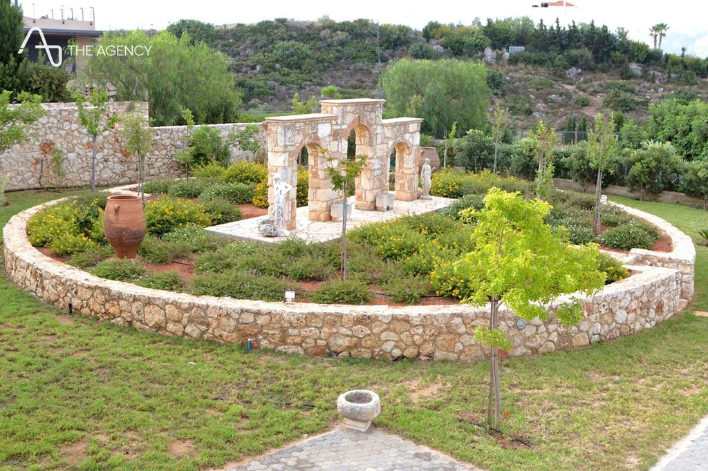 Villa 600 sqm for sale, Chania Prefecture, Chania