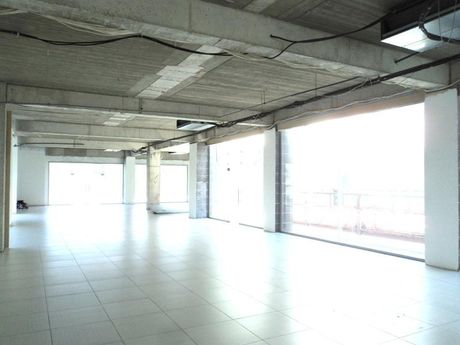 Store 473sqm for rent-Pylea » Mediterranean Cosmos
