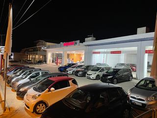 Πωλητής σε έκθεση αυτοκινήτων-thumb-4