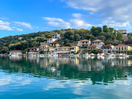 Land plot 10.000sqm for sale-Meganisi » Vathi