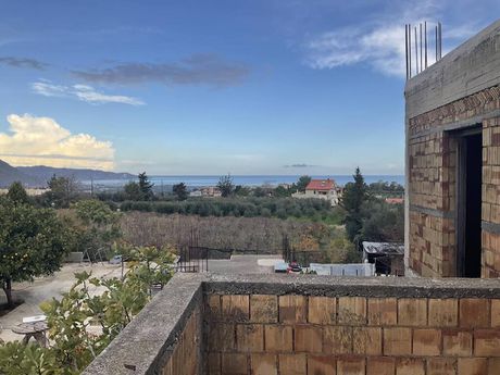 Building 250sqm for sale-Gazi » Linoperamata