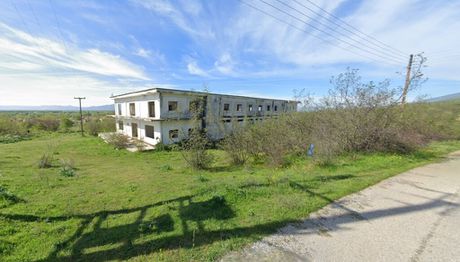 Building 2.000sqm for sale-Petritsi » Vironeia