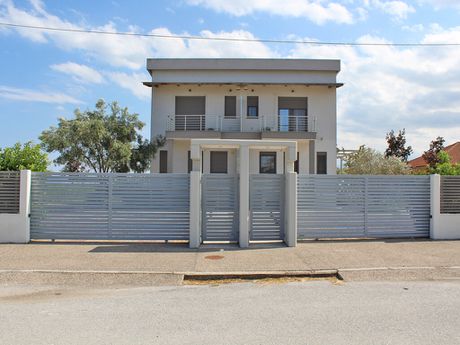 Building 260sqm for sale-Korinos » Center