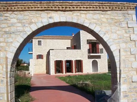 Building 300sqm for sale-Mistras » Paroreio