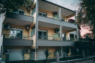 Ξενοδοχείο 450 τ.μ. για πώληση, Ν. Καβάλας, Ελευθερές-thumb-1