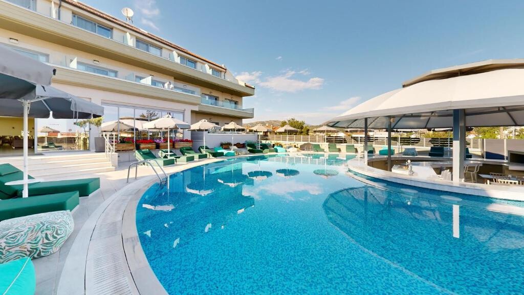 Ξενοδοχείο 4.000 τ.μ. προς πώληση, Καλύβια Θάσου