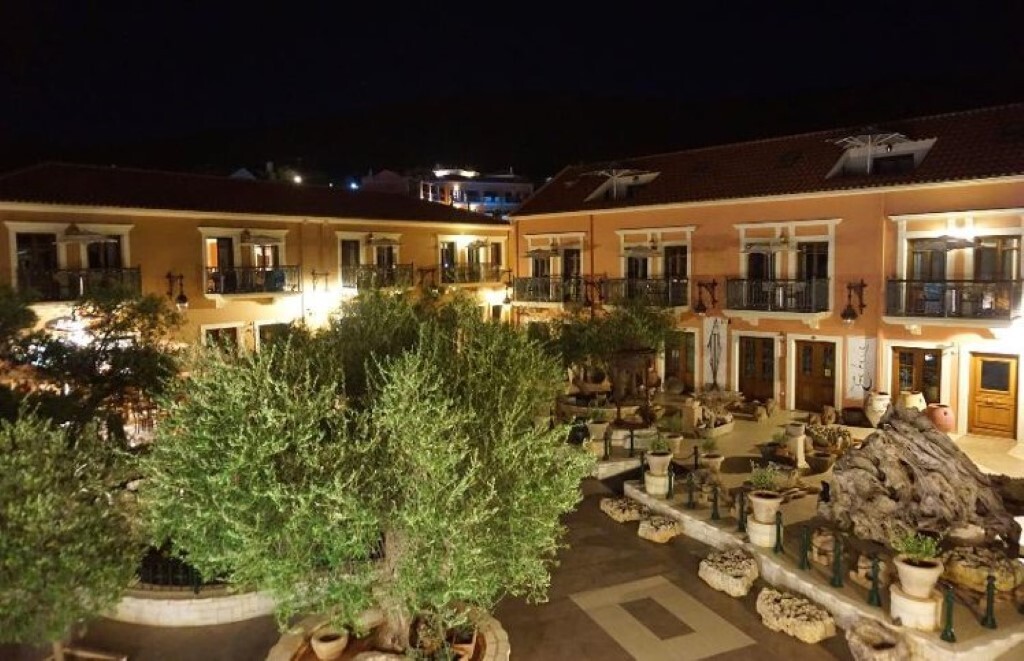 Ξενοδοχείο 1.400 τ.μ. προς πώληση, Εξωγή
