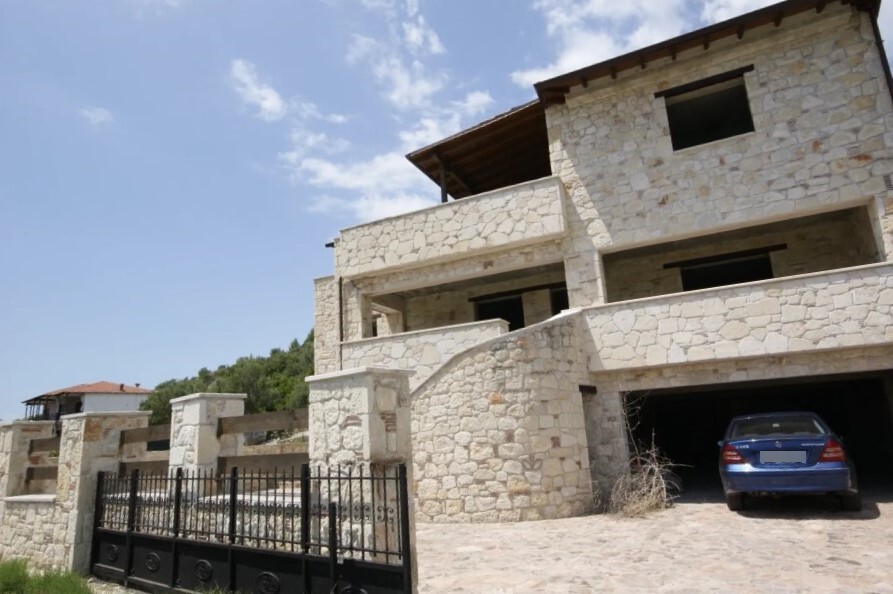Κτίριο 380 τ.μ. προς πώληση, Δεστενίκα