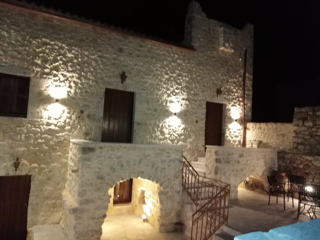 Ξενοδοχείο 180 τ.μ. πρός πώληση, Λακωνία, Οίτυλος