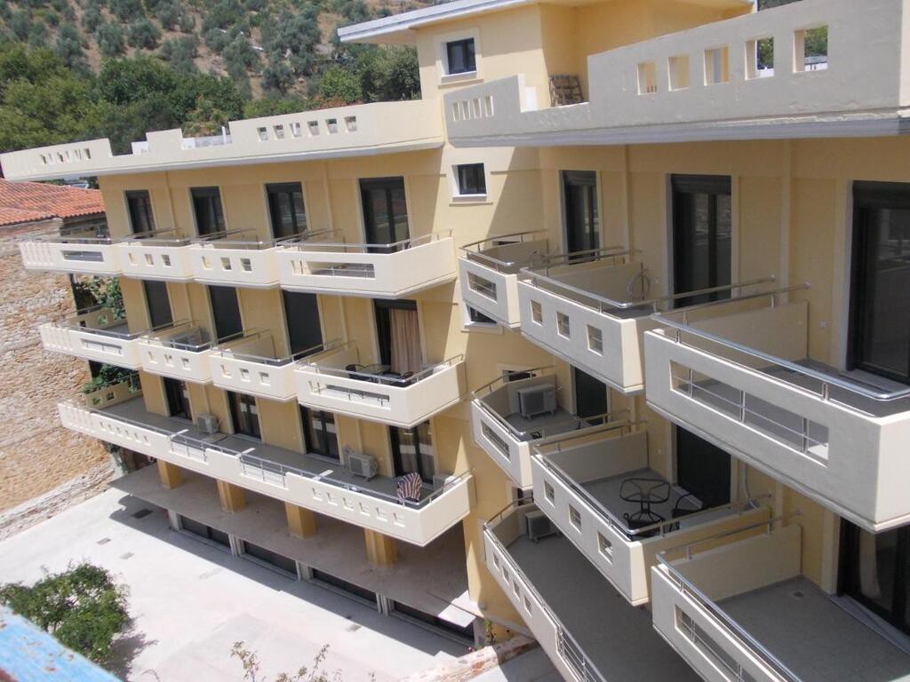 Κτίριο 1.100 τ.μ. προς πώληση, Πλατανιάς Αιδηψού
