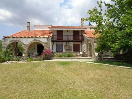 Villa 570sqm for sale-Eretria » Magoila