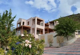 Villa 335 sqm for sale