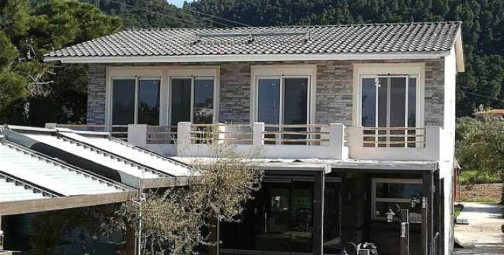 Επιχειρηματικό κτίριο 240 τ.μ. προς πώληση, Βουρβουρού
