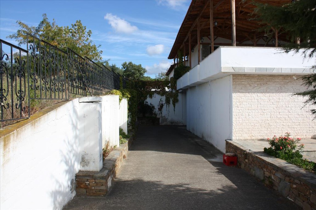 Επαγγελματικό 420 τ.μ. προς πώληση, Σκάλα Γερακινής