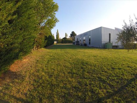 Επιχειρηματικό κτίριο 740τ.μ. για πώληση-Θερμαϊκός » Λιβάδακιο