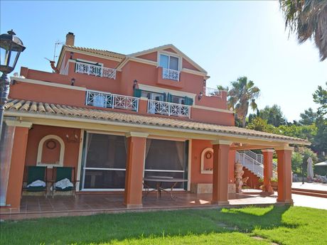 Villa 550sqm for sale-Main Town Area » Akrotiri