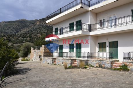 Business bulding 19.458sqm for sale-Lampi » Agios Georgios
