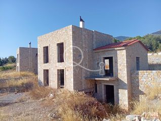 Συγκρότημα διαμερισμάτων 300 τ.μ. για πώληση
