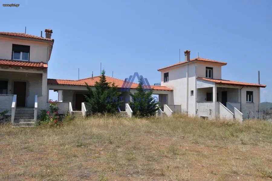 Κατοικία 685 τ.μ. προς πώληση, Λιμάνι Καρρά